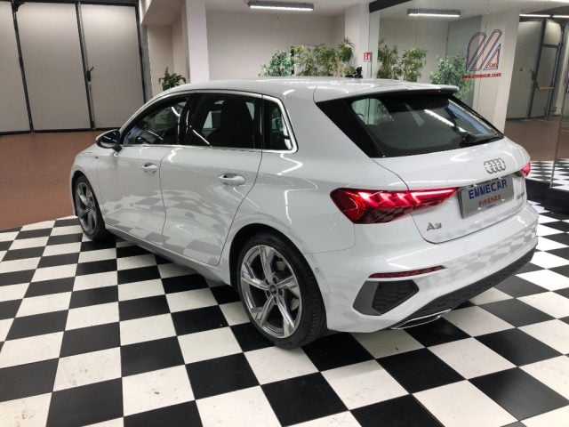 Audi A3 Sedan 35 TFSI S line edition - foto 4 di 4