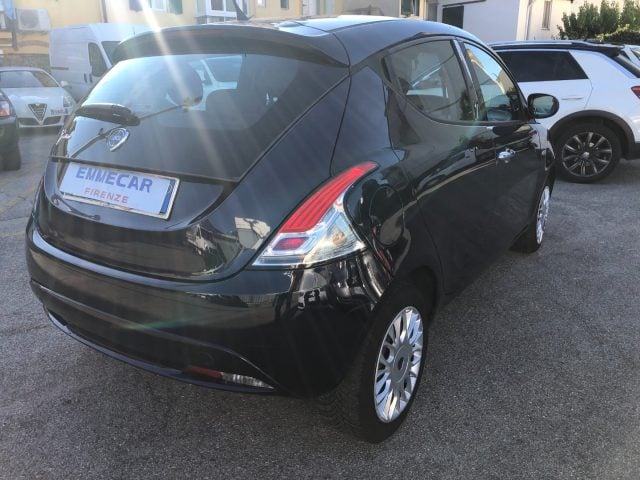Lancia Ypsilon 1.2 69 CV 5 porte Silver - foto 4 di 4