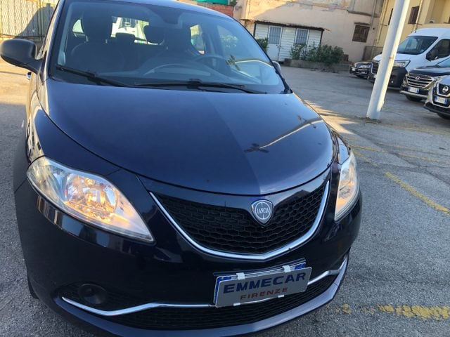 Lancia Ypsilon 1.2 69 CV 5 porte Silver - foto 2 di 4