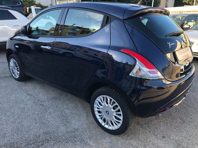 Lancia Ypsilon 1.2 69 CV 5 porte Silver - foto 3 di 4