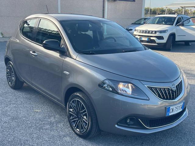 Lancia Ypsilon 1.0 FireFly 5 porte S&S Hybrid Gold Car Play - foto 1 di 4