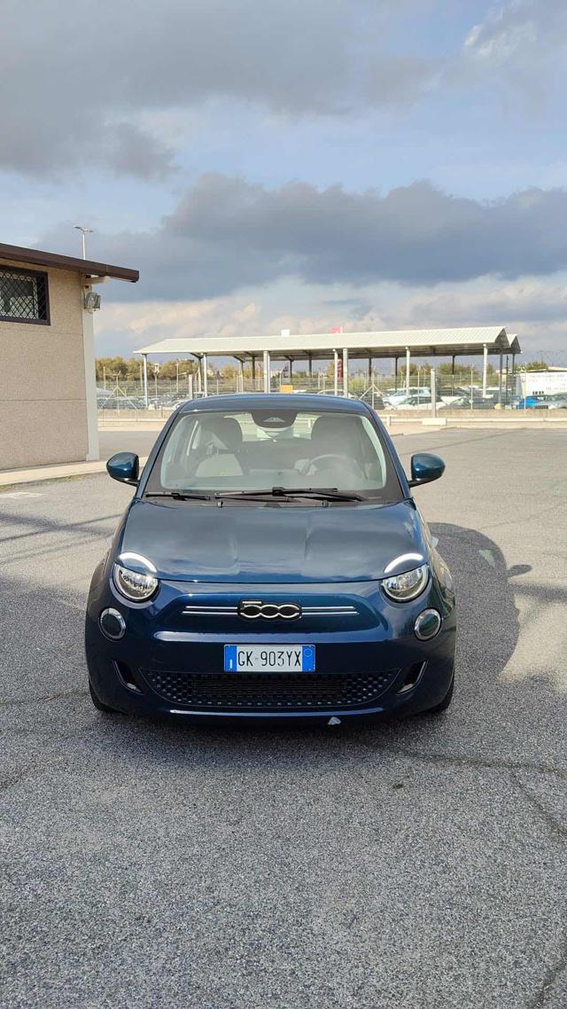 Fiat 500e Cabrio 42 kWh Icon, del 2022, 14.087 km, in vendita a Fiumicino (RM)