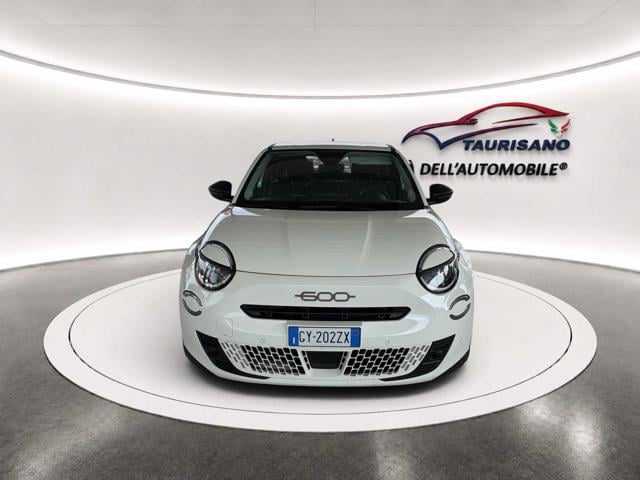 Fiat 600 Hybrid 100 CV DCT MHEV Business, del 2025, 9.425 km, in vendita a Fiumicino (RM)