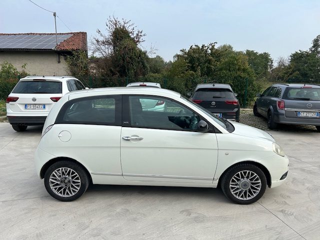 Lancia Ypsilon 1.2 69 CV Unyca - foto 2 di 4