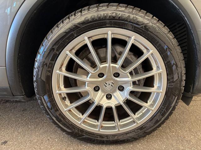 Porsche Cayenne 3.0 Diesel con Gancio Traino, del 2013, 255.000 km, in vendita a San Giovanni Lupatoto (VR)