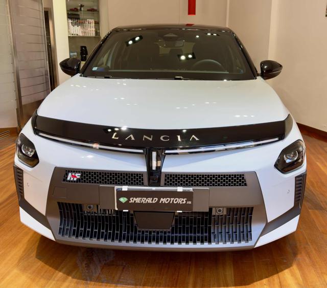 Lancia Ypsilon Hybrid e-DCT HF Line - foto 2 di 4