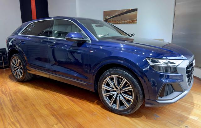 Audi Q8 45 TDI quattro tiptronic Sport, del 2020, 140.000 km, in vendita a Afragola (NA)