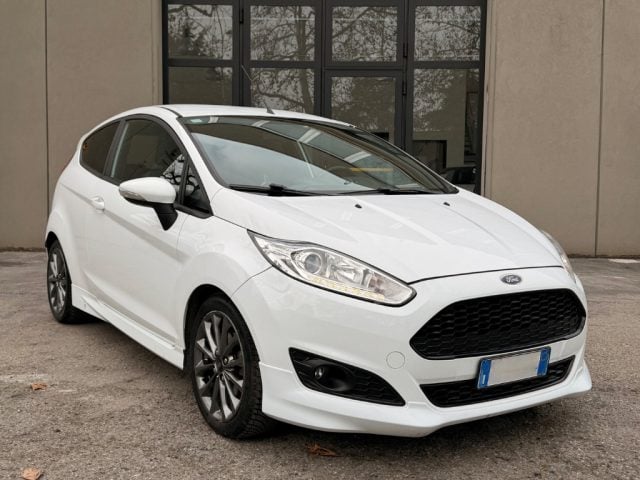 Ford Fiesta 1.5 TDCi 75CV 3 porte ST-Line, del 2017, 146.000 km, in vendita a Bologna (BO)