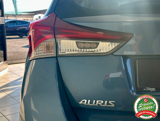 Toyota Auris Touring Sports 1.8 Hybrid Business *NEOPAT*TAGLIANDI TOYOTA* usato a CASSINA DE  PECCHI