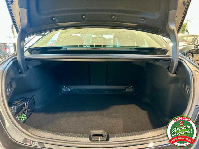 Mercedes-Benz C 220 d Mild hybrid 4Matic Premium *LUCI AMBIENTE*, del 2022, 98.100 km, in vendita a Cassina De  Pecchi (MI)