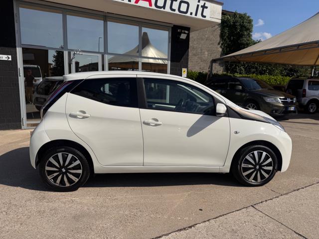 Toyota Aygo 1.0 VVT-i 69 CV 5 porte x-black TSS - foto 2 di 4