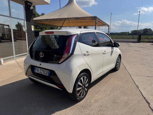 Toyota Aygo 1.0 VVT-i 69 CV 5 porte x-black TSS - foto 3 di 4