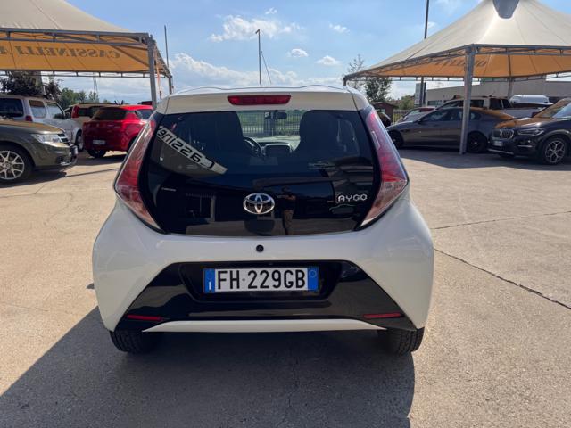 Toyota Aygo 1.0 VVT-i 69 CV 5 porte x-black TSS - foto 4 di 4