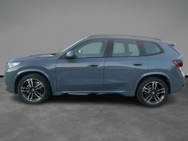 BMW iX1 eDrive 20 xLine - foto 2 di 4