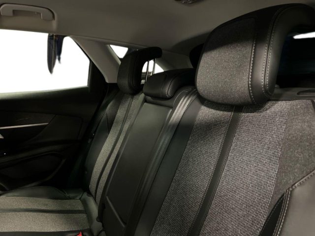 Peugeot 3008 BlueHDi 130 S&S Active, del 2019, 113.943 km, in vendita a Lecce (LE)