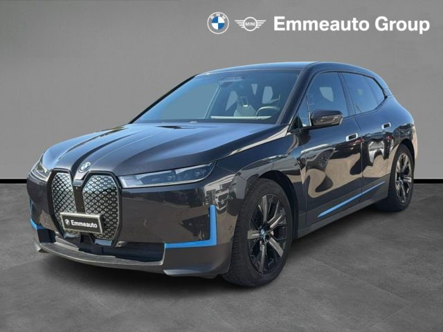 BMW iX xDrive 40 usato a LECCE