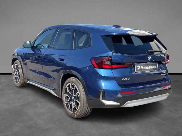 BMW iX1 eDrive 20 - foto 3 di 4