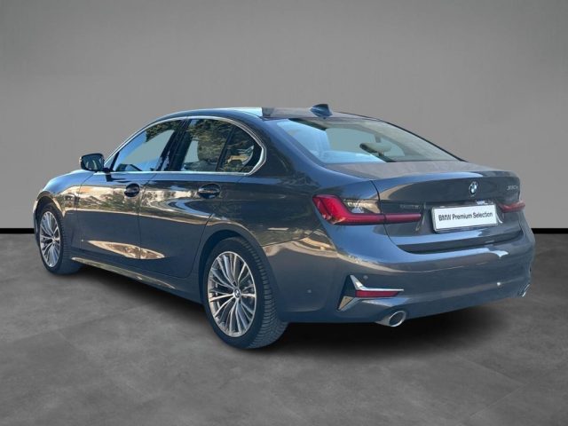 BMW 330 e Luxury - foto 3 di 4