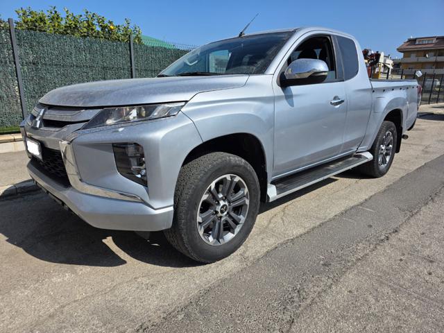 Mitsubishi L200 2.3 D Club Cab 4x4 Super Select Intense usato a GROTTAMMARE