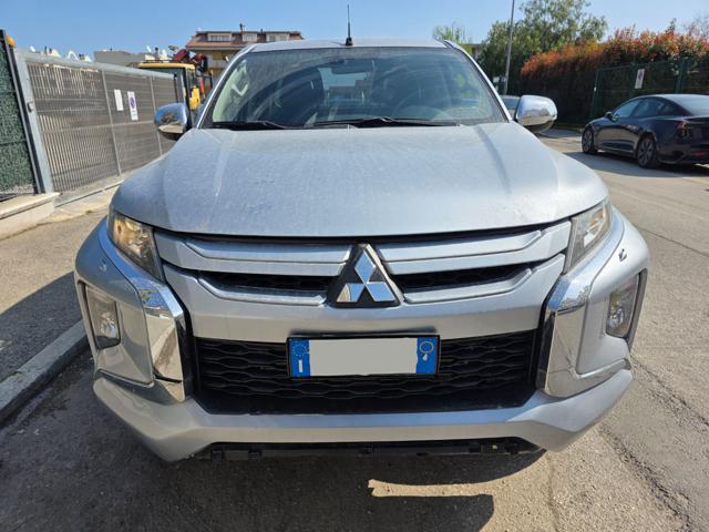 Mitsubishi L200 2.3 D Club Cab 4x4 Super Select Intense - foto 3 di 4