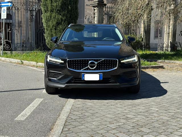 Volvo V60 Cross Country D4 AWD Geartronic Business Plus - foto 2 di 4