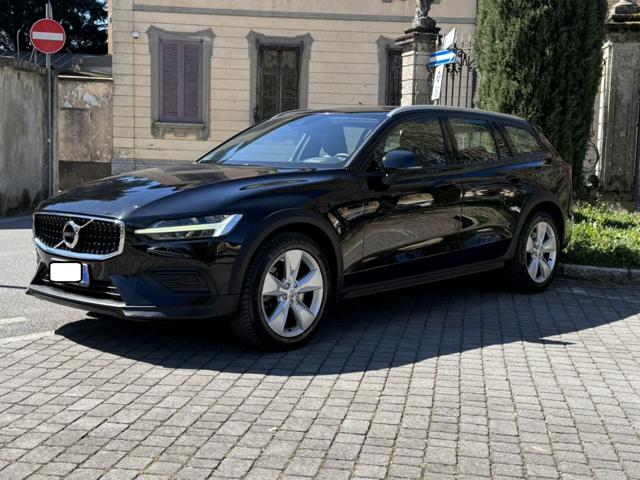 Volvo V60 Cross Country D4 AWD Geartronic Business Plus usato a GALBIATE