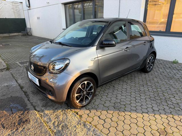 smart forFour 70 1.0 BENZINA MANUALE OK NEOPATENTATO, del 2016, 65.000 km, in vendita a BARZANò (LC)