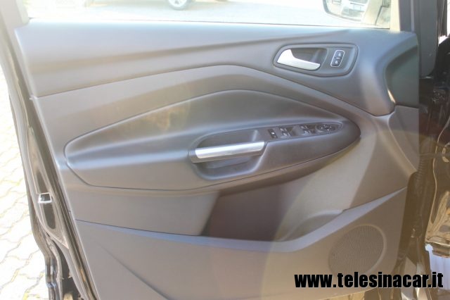 Ford Kuga 2.0 TDCI 120 CV S&S 2WD Business, del 2019, 105.000 km, in vendita a San Salvatore Telesino (BN)