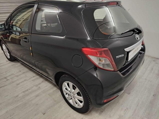 Toyota Yaris 1.4 D-4D 5 porte - foto 3 di 4