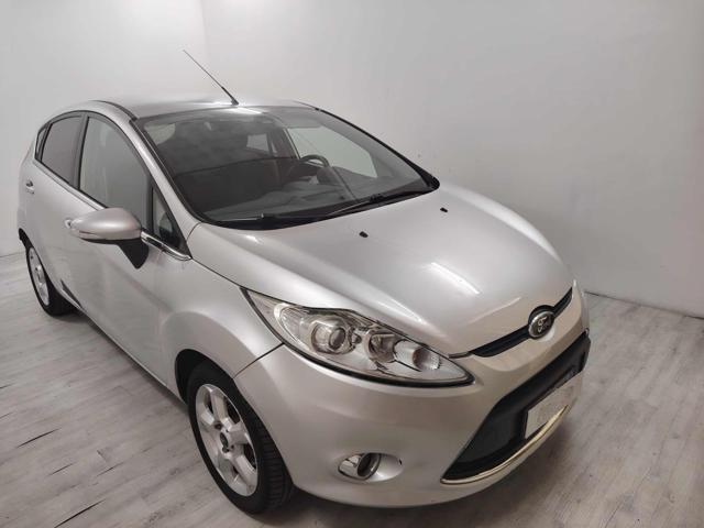 Ford Fiesta 1.2 82 CV 5 porte Titanium - foto 2 di 4