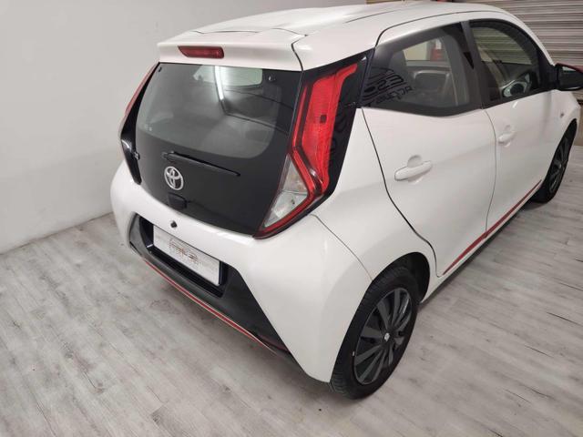 Toyota Aygo 1.0 VVT-i 72 CV 5 porte x-cite - foto 3 di 4