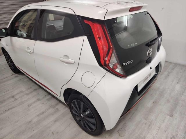 Toyota Aygo 1.0 VVT-i 72 CV 5 porte x-cite - foto 4 di 4