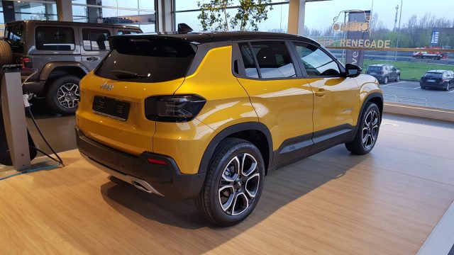 Jeep Avenger BEV Summit + Navigatore + Bicolor, del 2023, 2.800 km, in vendita a Modena (MO)