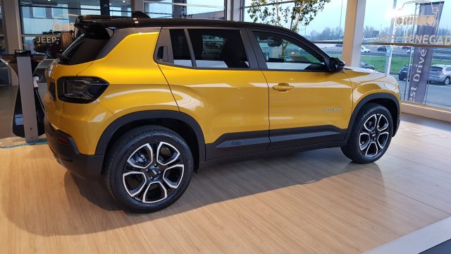 Jeep Avenger BEV Summit + Navigatore + Bicolor - foto 2 di 4