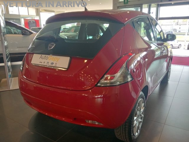 Lancia Ypsilon 1.2 69 CV 5 porte - foto 3 di 4
