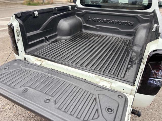 Mitsubishi L200 2.3 D Double Cab 4x4 Easy Select Invite Connect - foto 3 di 4
