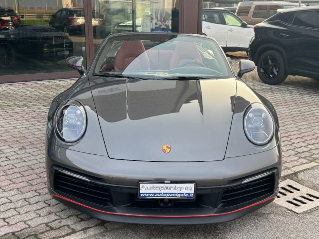 Porsche 992 Carrera 4S Cabriolet - foto 3 di 4