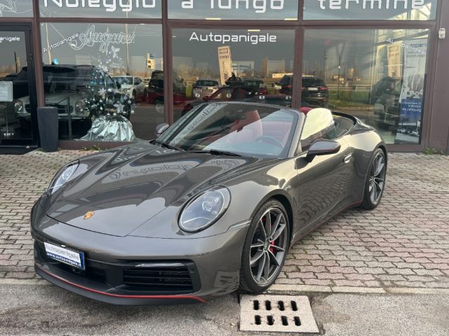 Porsche 992 Carrera 4S Cabriolet - foto 2 di 4