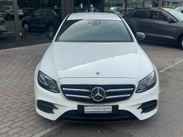 Mercedes-Benz E 300 Premium AMG - foto 2 di 20