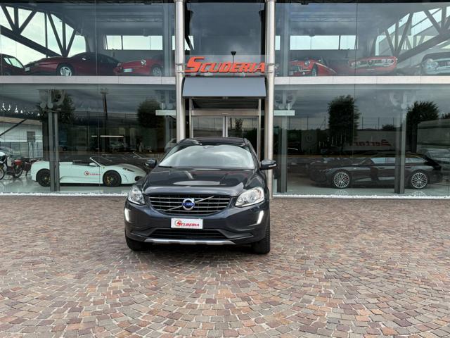 Volvo XC60 D4 AWD Geartronic Kinetic, del 2015, 139.700 km, in vendita a Castiglione Delle Stiviere (MN)