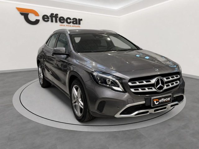 Mercedes-Benz GLA 200 d Automatic 4Matic Business - foto 3 di 4