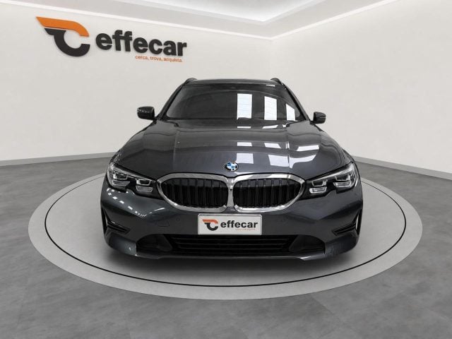 BMW 320 d 48V Business Adv. Touring - foto 2 di 4