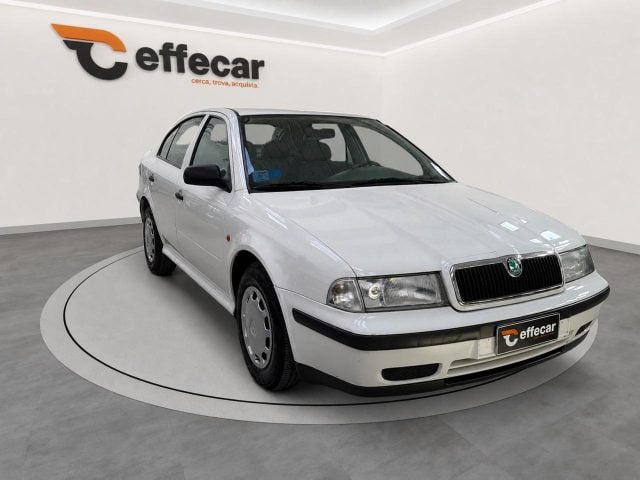 Skoda Octavia 1.6/75 CV cat GLX - foto 3 di 4