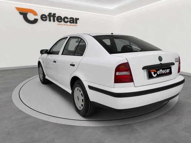 Skoda Octavia 1.6/75 CV cat GLX - foto 4 di 4
