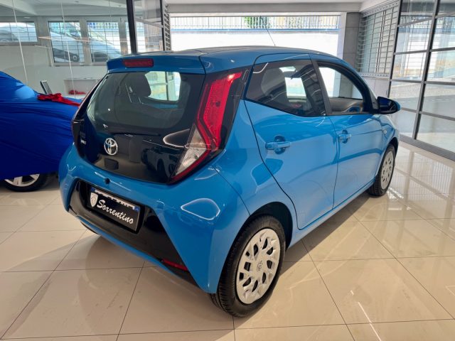 Toyota Aygo Connect 1.0 VVT-i 72 CV 5 porte x-cool, del 2020, 11.000 km, in vendita a Sant Antonio Abate (NA)