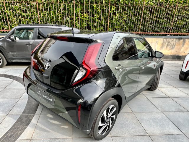Toyota Aygo X 1.0 VVT-i 72 CV 5 porte Lounge S-CVT - foto 4 di 4
