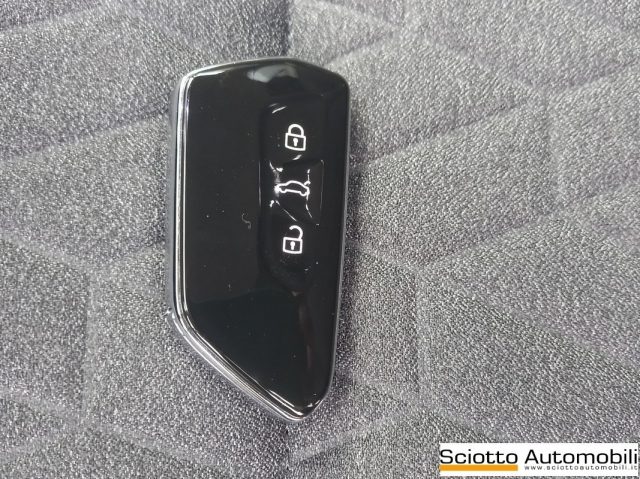 Volkswagen Golf 1.5 TSI eHybrid DSG Life, del 2025, in vendita a Messina (ME)