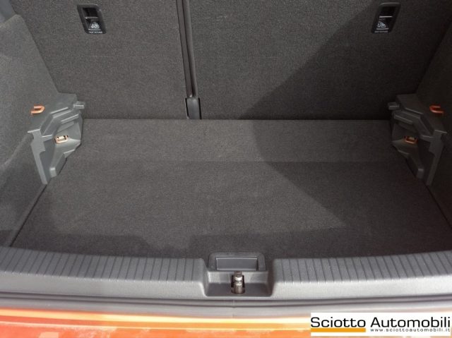 Volkswagen T-Cross 1.0 TSI 110 CV Advanced, del 2022, 18.147 km, in vendita a Messina (ME)