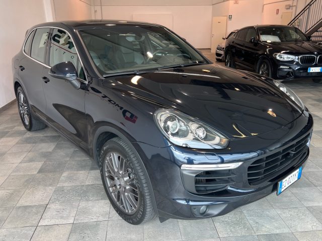 Porsche Cayenne 3.0 Diesel - foto 3 di 4