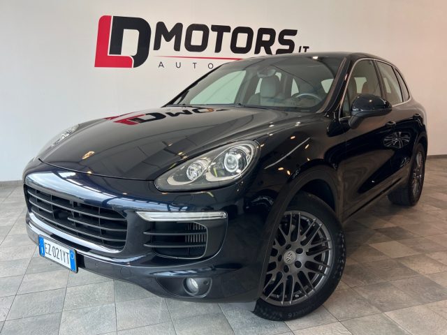 Porsche Cayenne 3.0 Diesel - foto 2 di 4